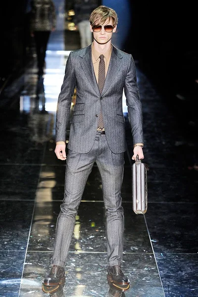 Look 13